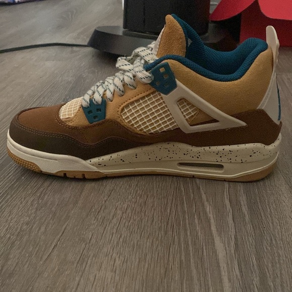 Worn twice!  Great condition.  6.5Y Size - Picture 2 of 7